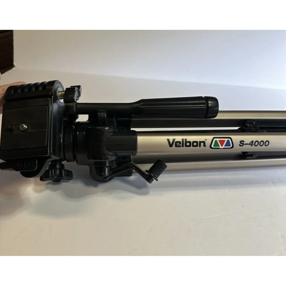 Velbon S-4000 Deluxe Tripod w/1/4
